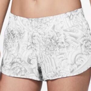 Lulu hotty hot 2.5” shorts